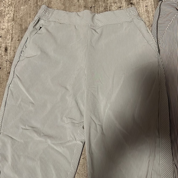 2 pairs of Athleta pants - sized 6 - very comfortable - Picture 4 of 10